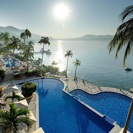Camino Real Acapulco Diamante Hotel Exterior foto The swimming pool at the InterContinental Nha Trang