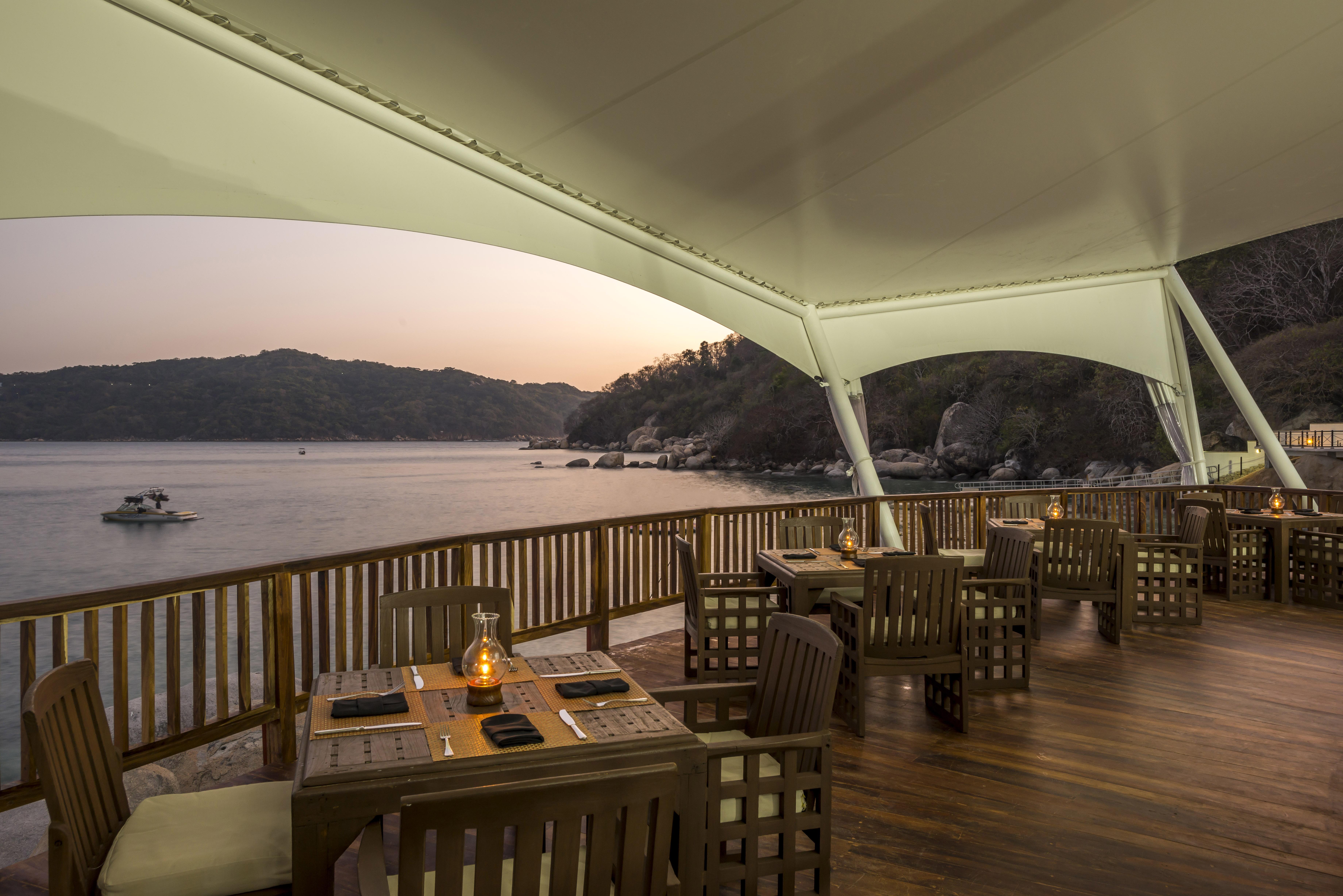 Camino Real Acapulco Diamante Hotel Exterior foto The Deck