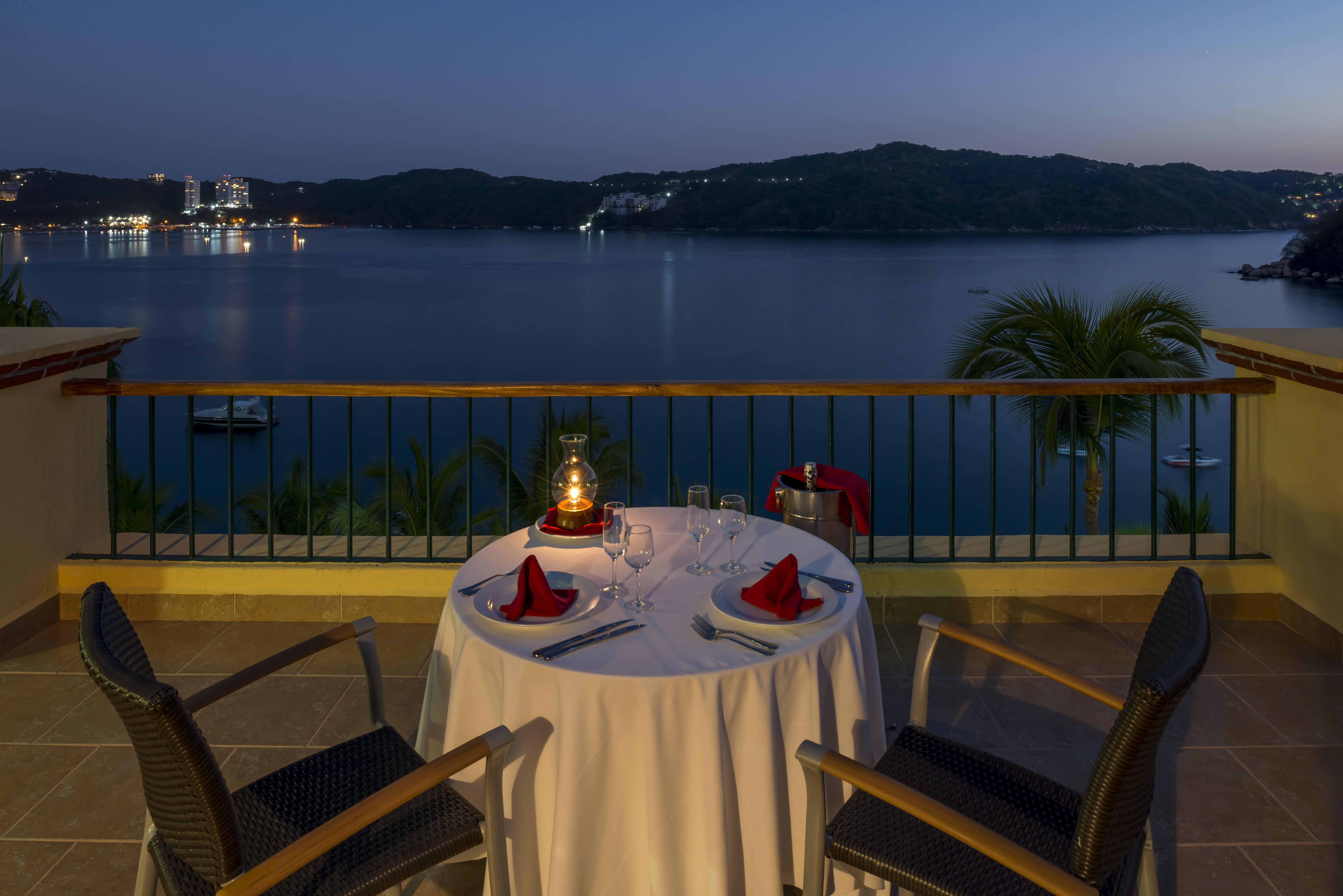 Camino Real Acapulco Diamante Hotel Exterior foto A table set for dinner
