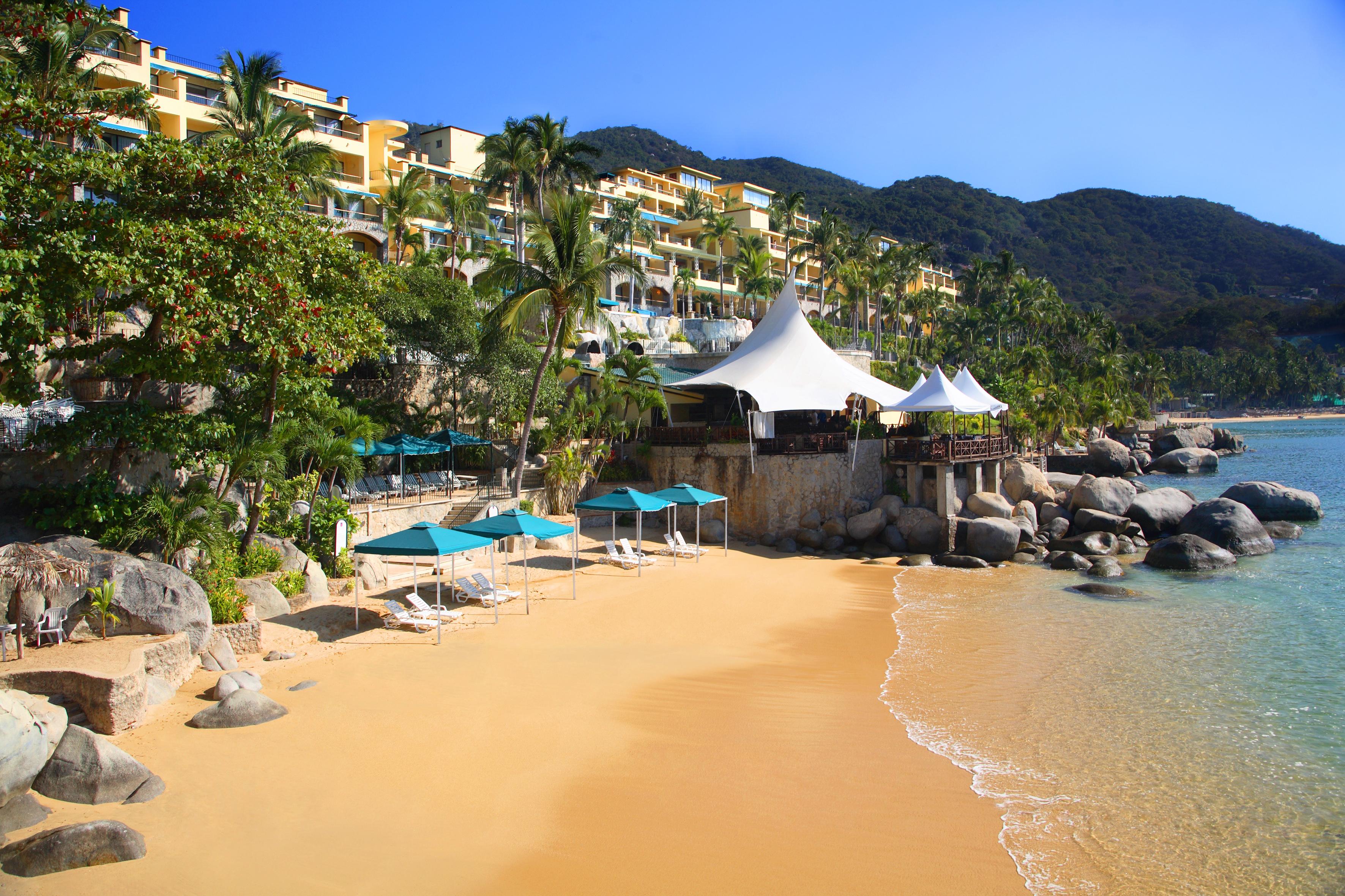 Camino Real Acapulco Diamante Hotel Exterior foto The beach at the Shangri-La resort