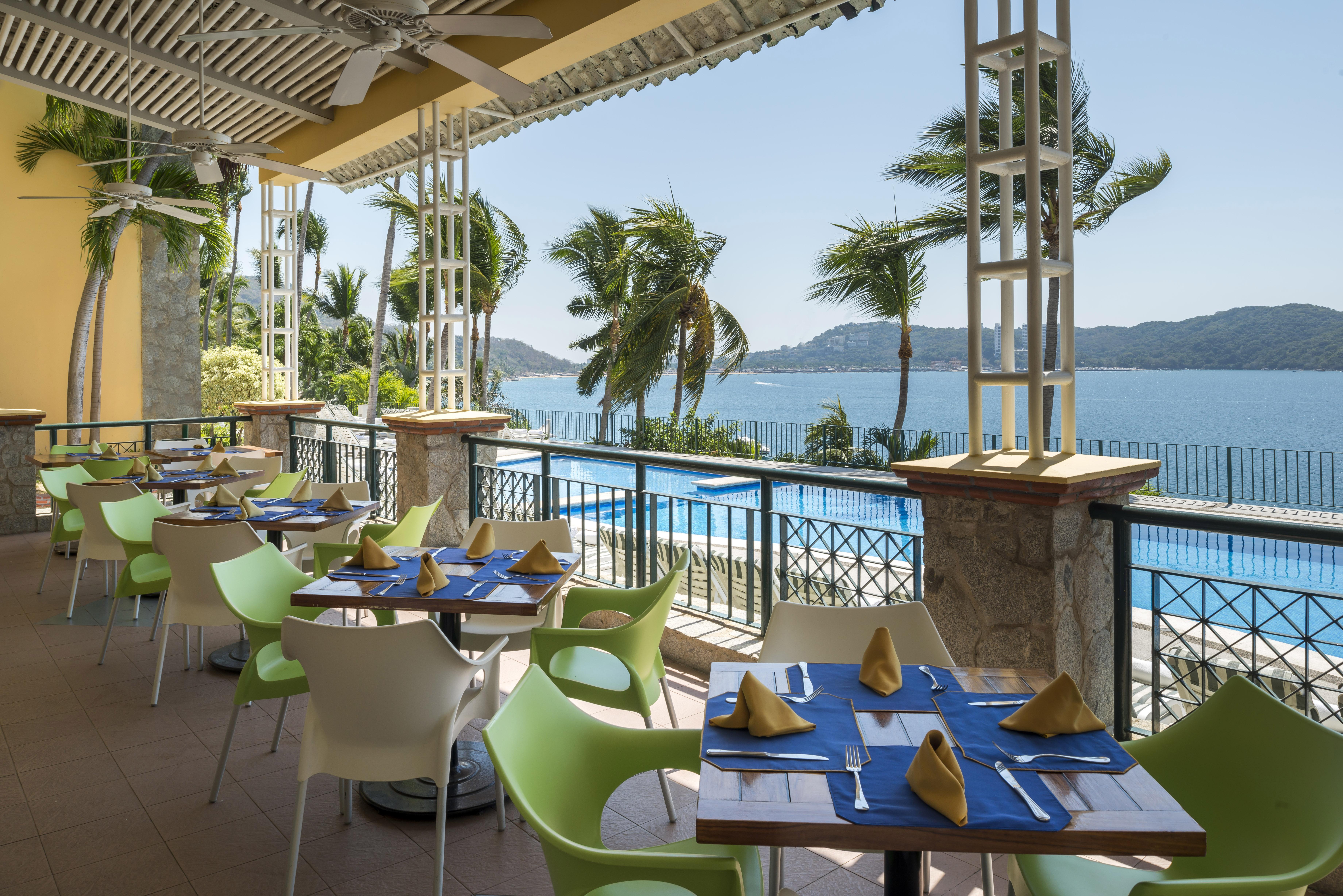 Camino Real Acapulco Diamante Hotel Exterior foto The Deck