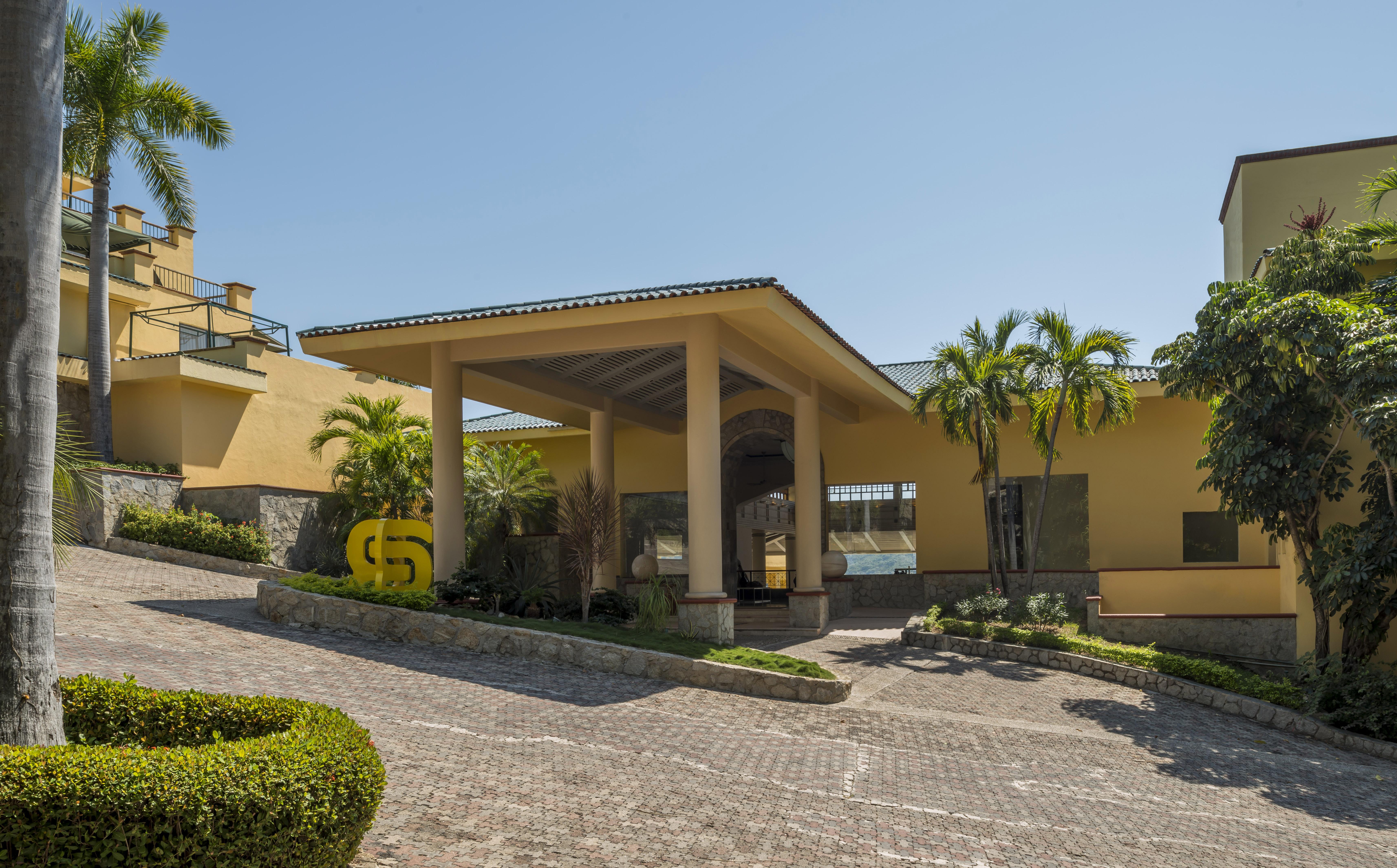 Camino Real Acapulco Diamante Hotel Exterior foto Entrance to the hotel
