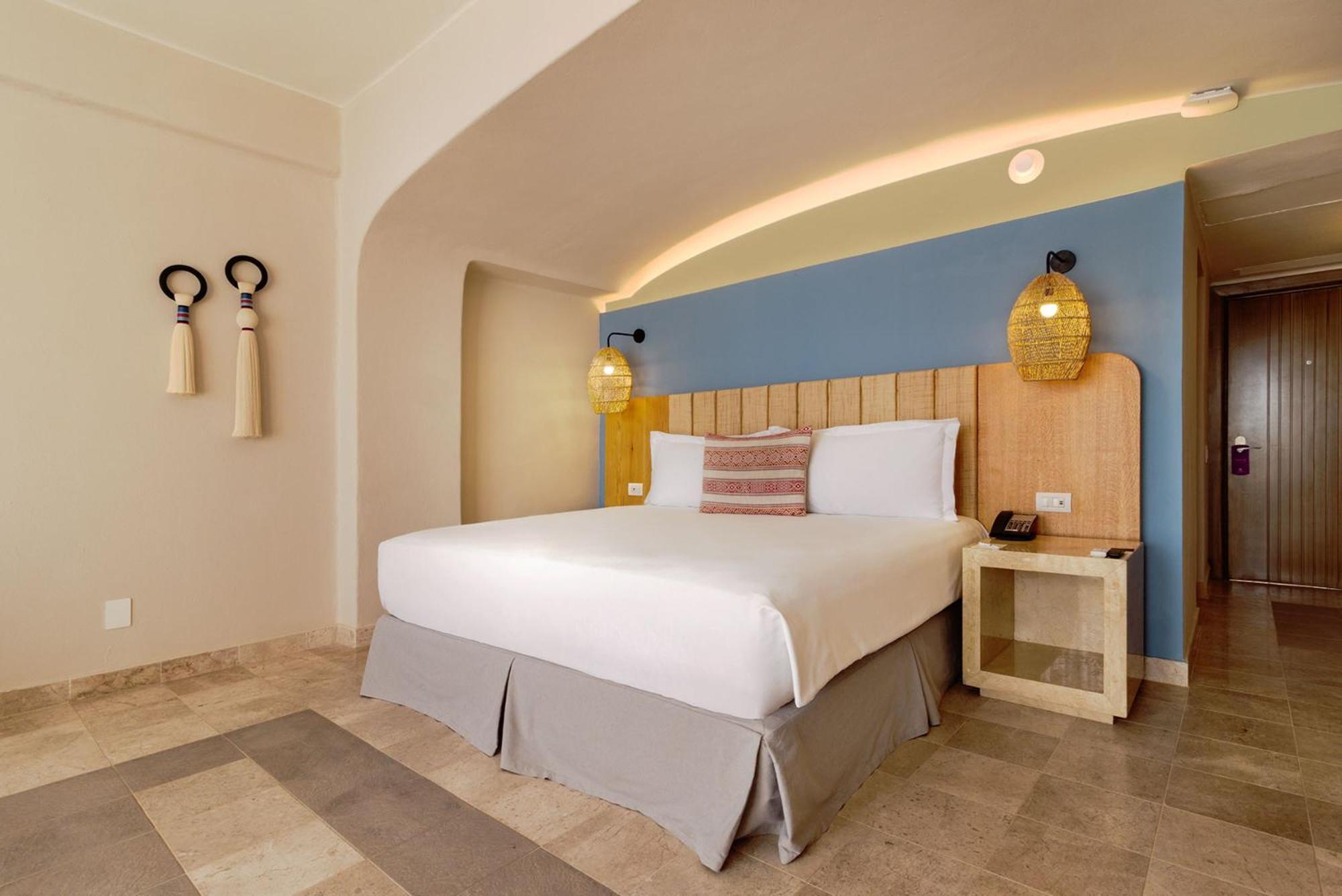 Camino Real Acapulco Diamante Hotel Exterior foto A bedroom at the Iberostar Grand Hotel at Playa Paraíso, Tenerife